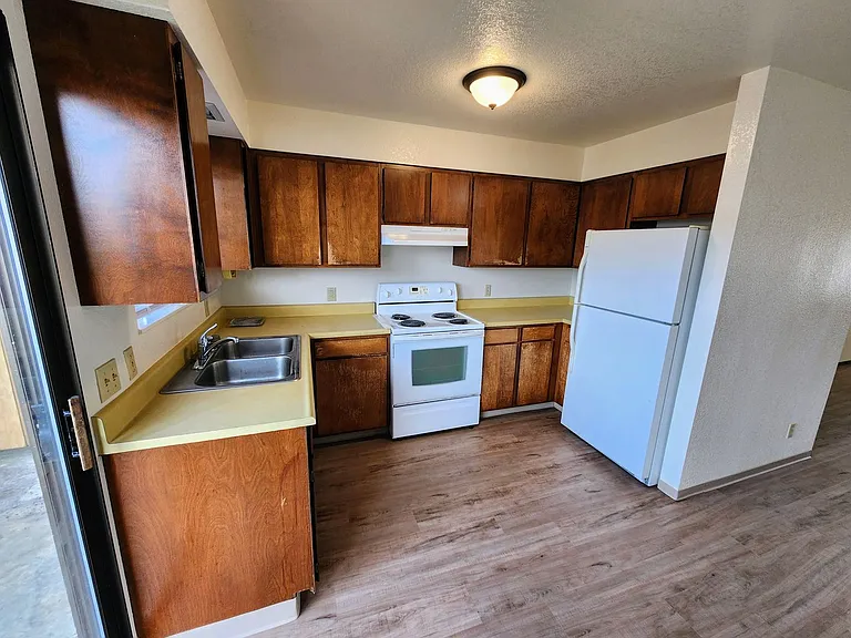 2255 Arbutus St — Photo 5