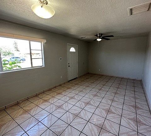 Living room_06062023