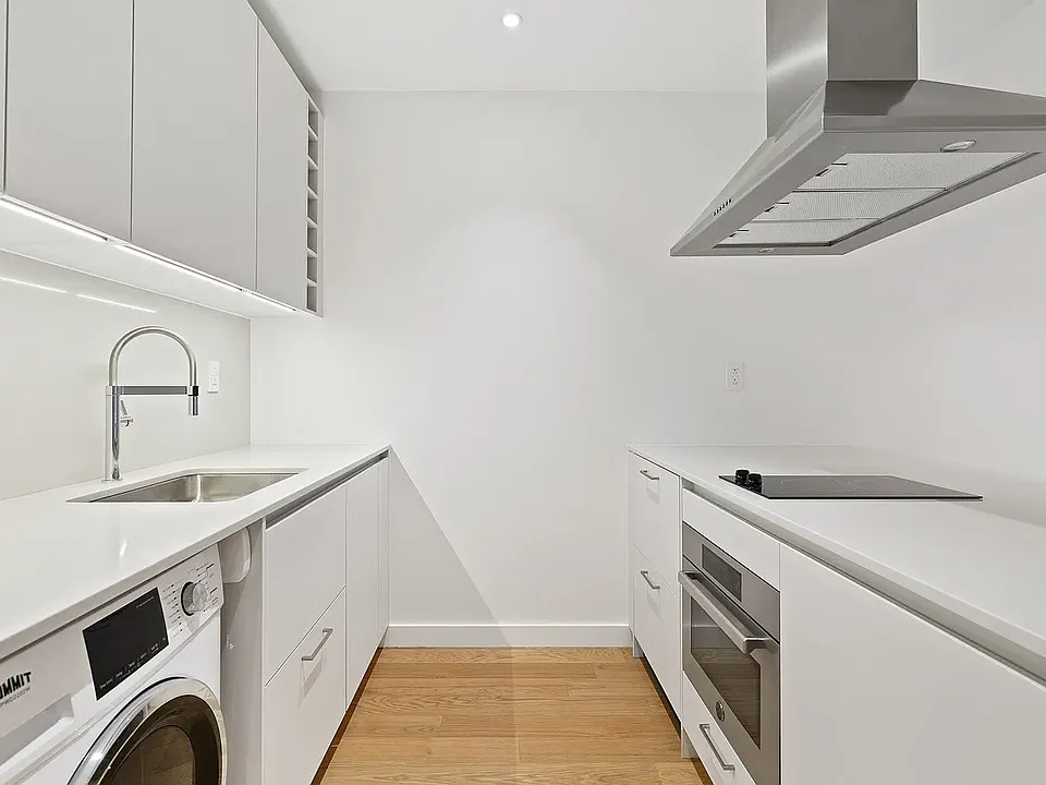 321 E 22nd St #3S
