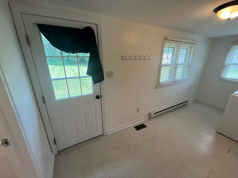 328 Tyrone St — Photo 25