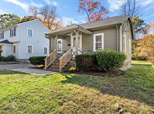 1011 Webster St, Needham, MA 02492