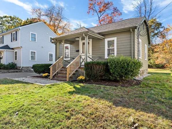 1011 Webster St, Needham, MA 02492