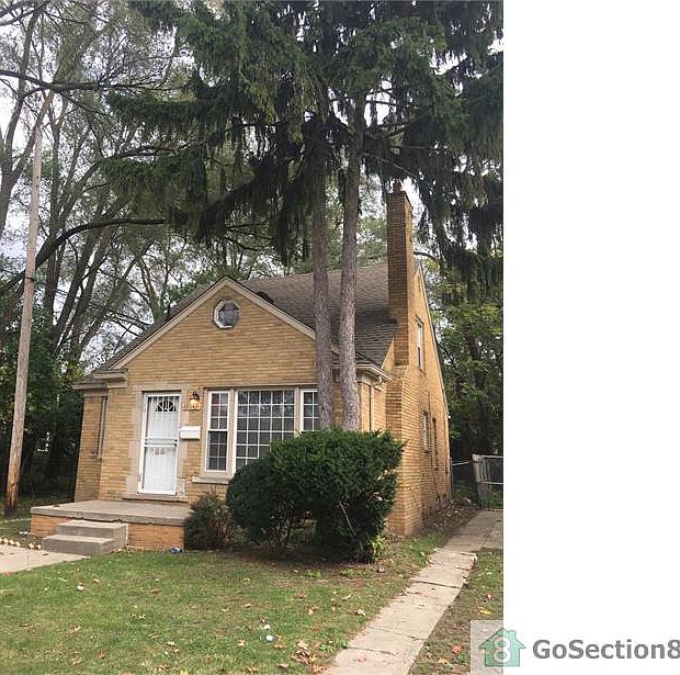 2nd image of 18092 Pinehurst St
