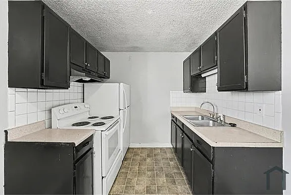 1908 Clinton St #203 — Photo 2