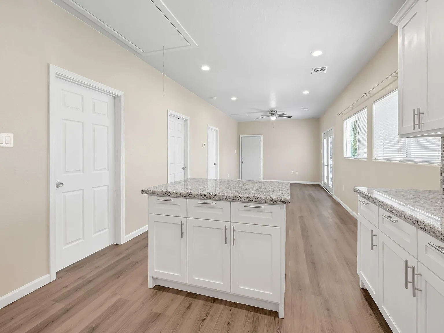 2 bed, 1.0 bath, 1100 sqft, $1,500 — Photo 2