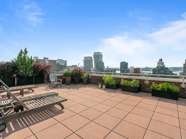360 West 22nd Street 12L image 20 of 20