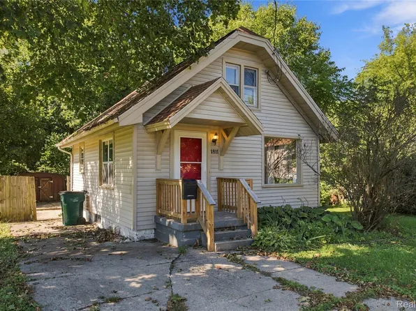 1811 Vermont Ave, Lansing, MI 48906