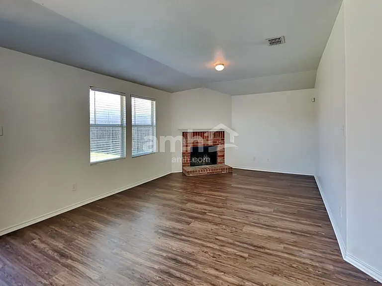 602 Fox Glen Dr — Photo 7