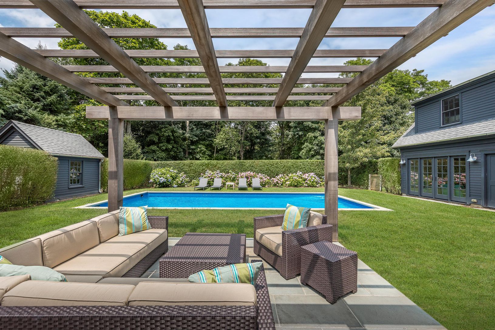  Pool area