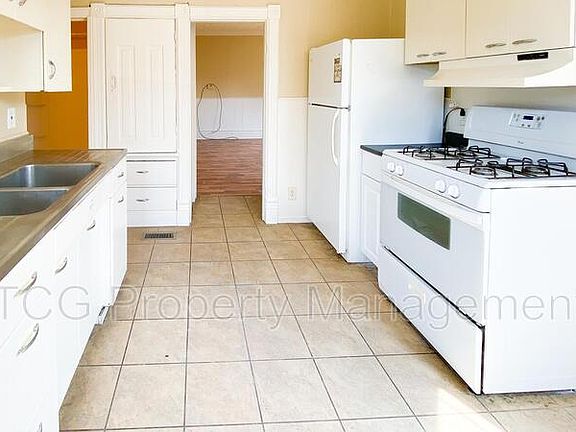 3rd image of 410 N Monroe St APT 2