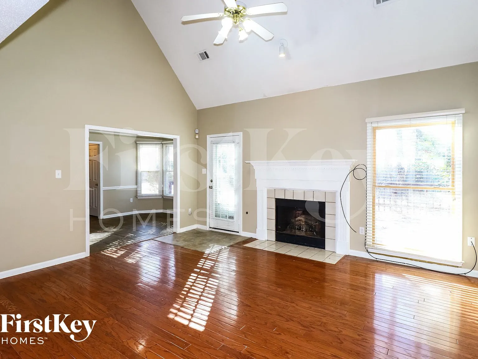 5 bed, 2.5 bath, 2620 sqft, $2,400 — Photo 4