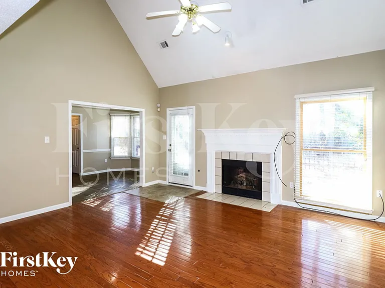 9095 Strawberry Ln — Photo 4