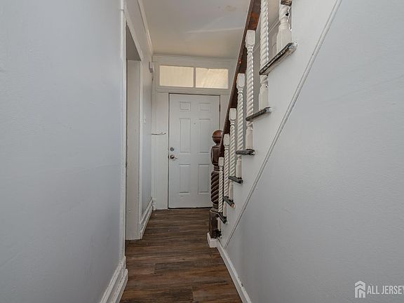 4th image of 52 Mine St