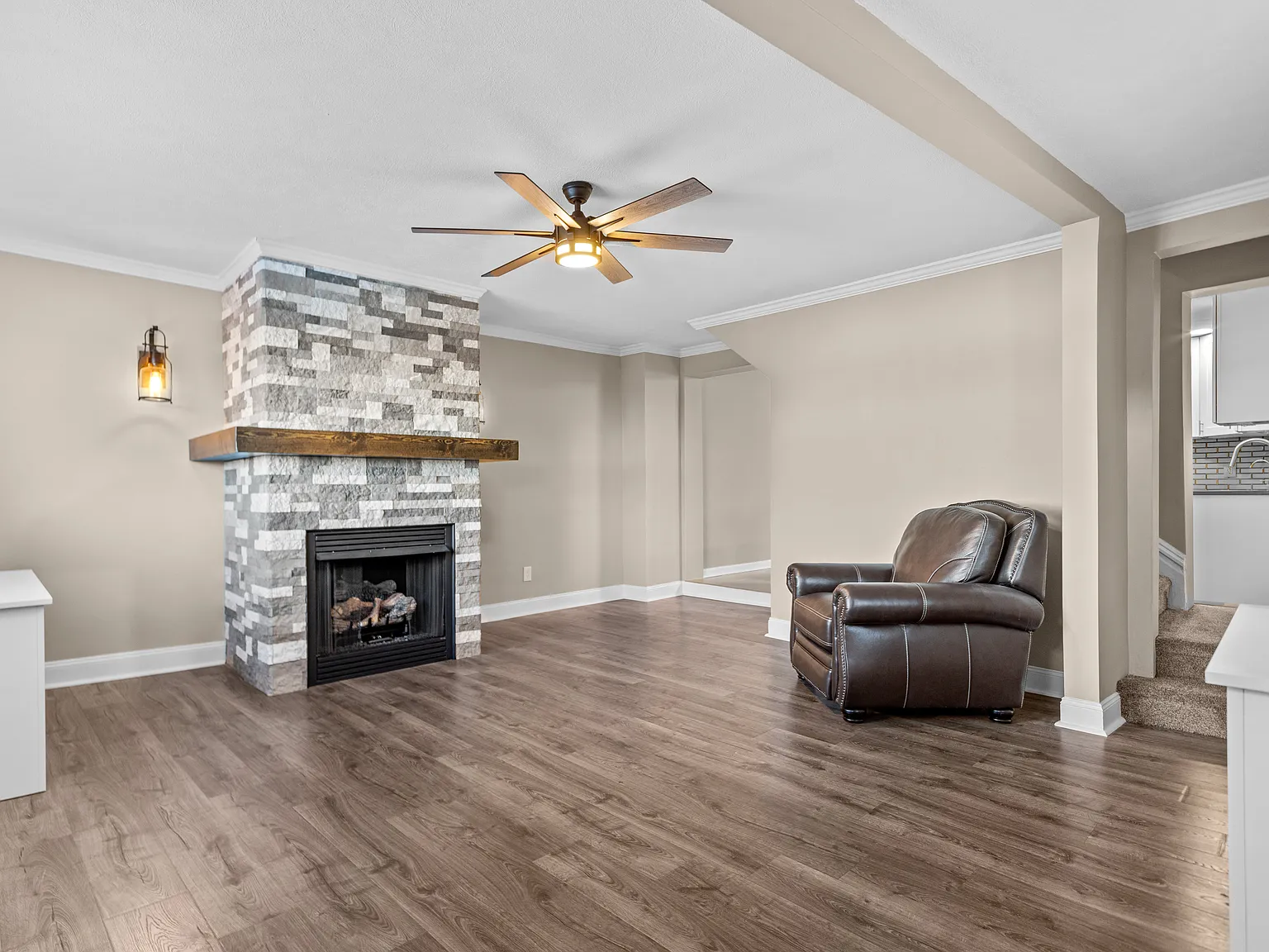 3 bed, 2000 sqft, $2,150 — Photo 3