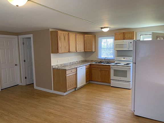 5th image of 130 Winter St APT 1