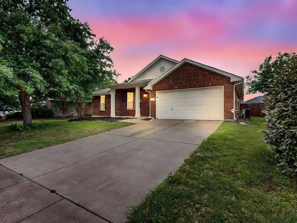 123 Hackberry Trl