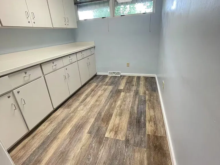 402 W Walnut St — Photo 10
