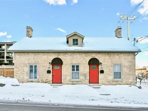 16 Saint Andrews St #18, Cambridge, ON N1S 1M4