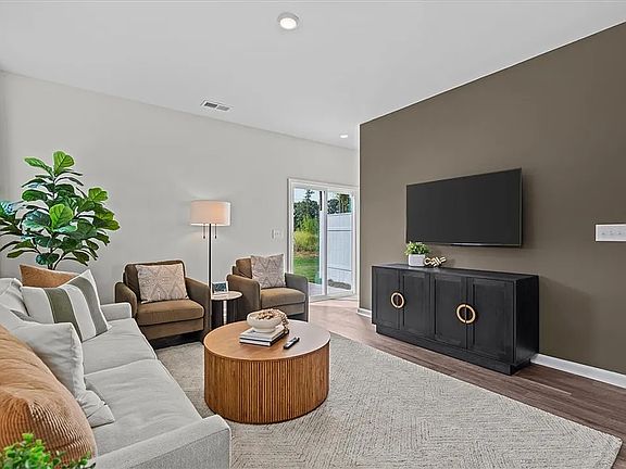 3rd image of 224 Islay Way