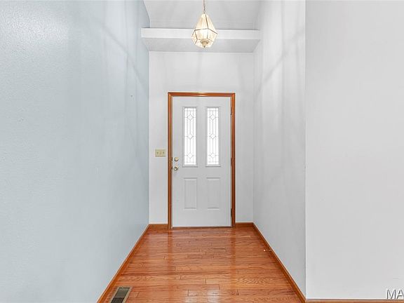 2nd image of 958 Holyoke Dr