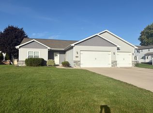 1880 Martingale Ln, Neenah, WI 54956