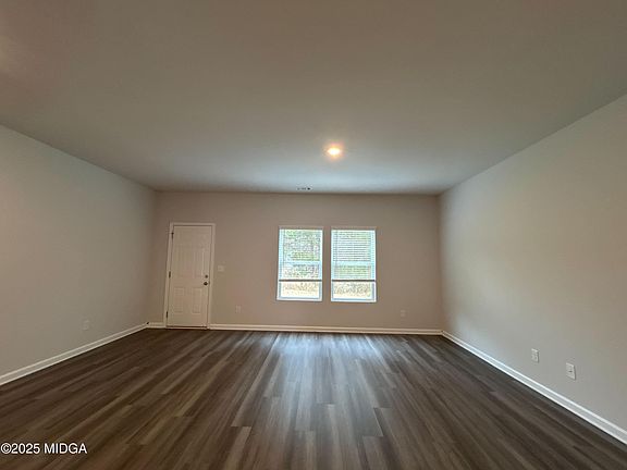 3rd image of 126 Red Oak Trl