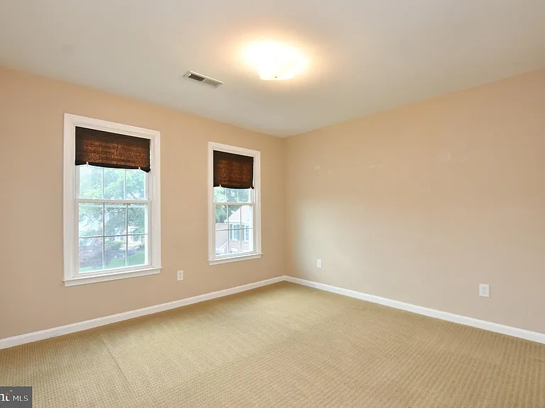 350 Copperfield Ln — Photo 9