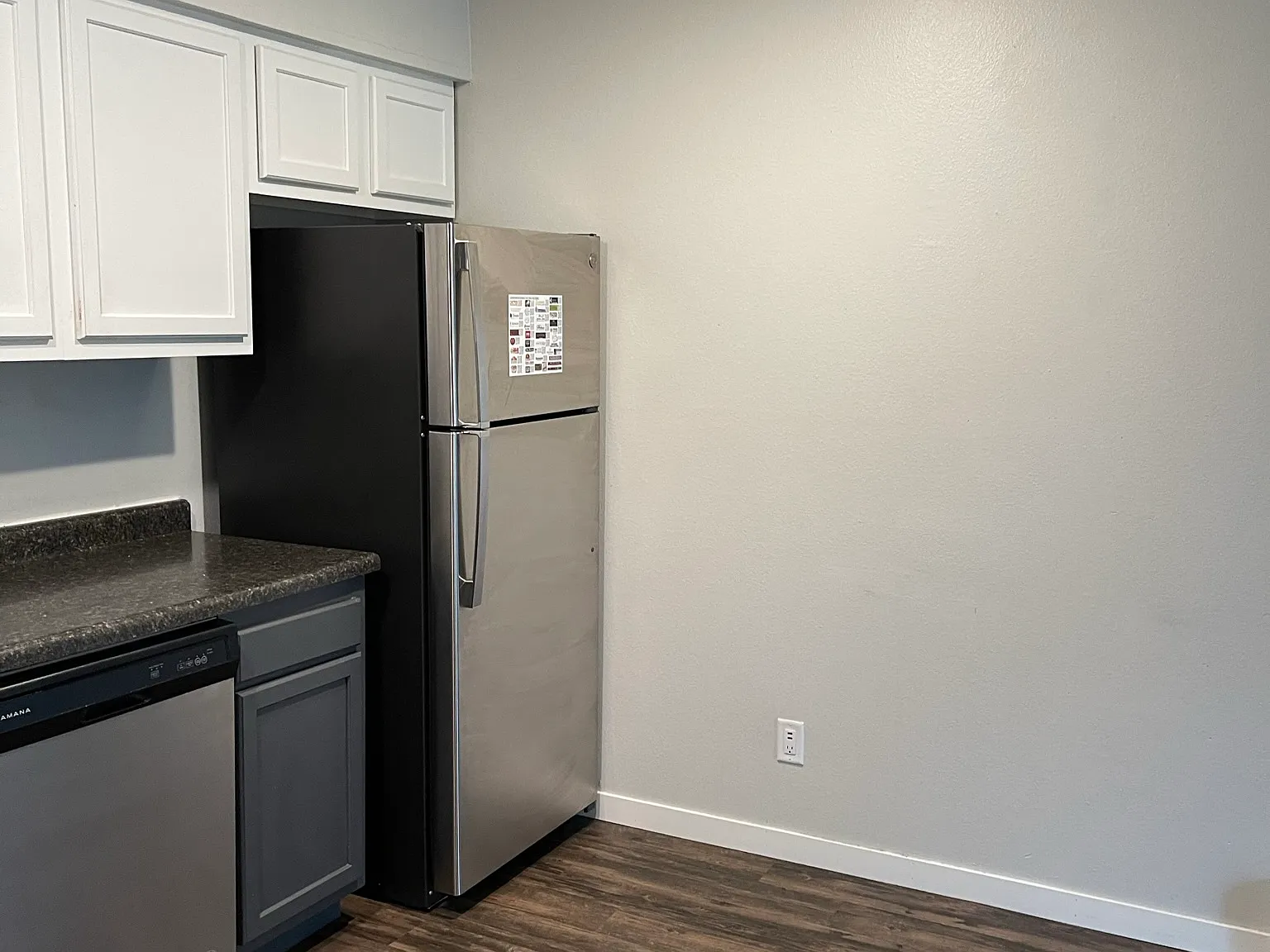 3 bed, $2,384 — Photo 2