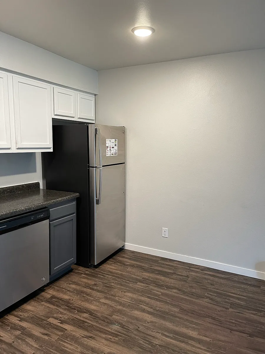 Building Photo - 402 S Gilbert St #737