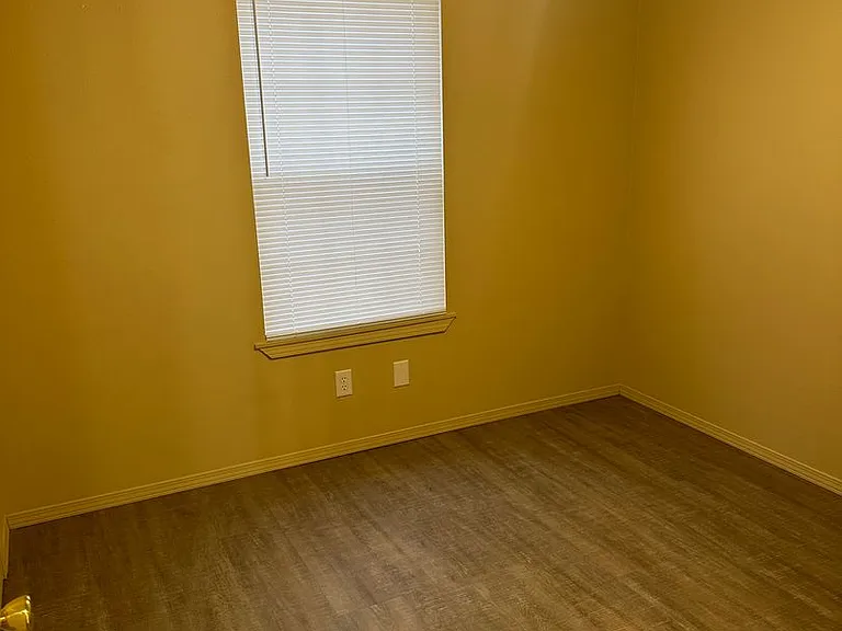 142-144 Northaven St — Photo 14