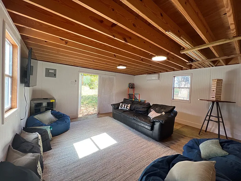 Building's Lounge