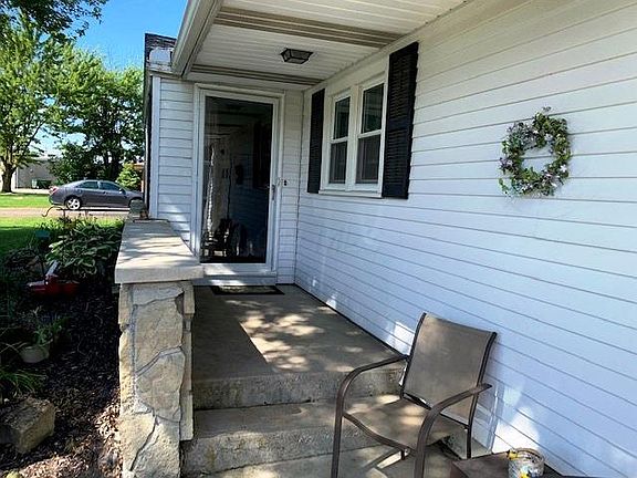 3rd image of 556 Carolyn Dr