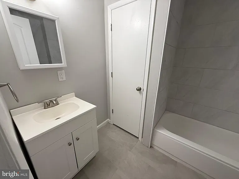 212 Warren St #2 — Photo 3