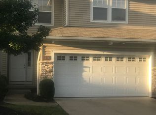 221 Crescent Ridge Dr, Seven Hills, OH 44131