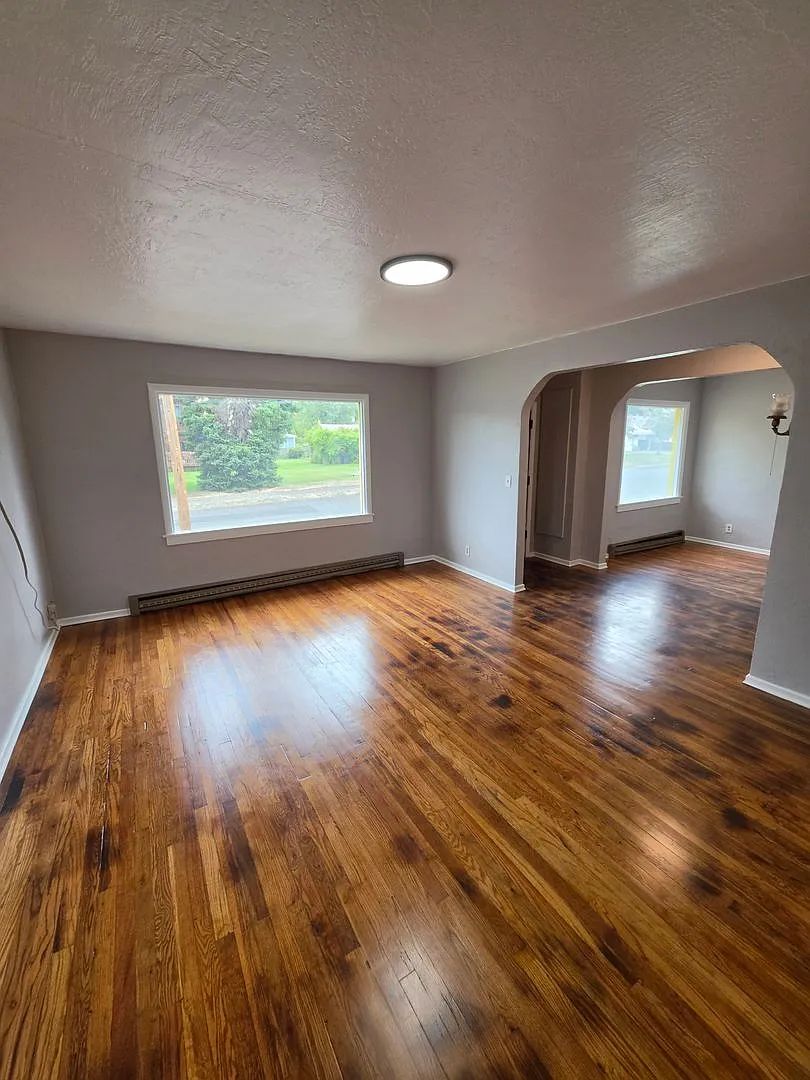 House with basement - Pets On Approval — Photo 2