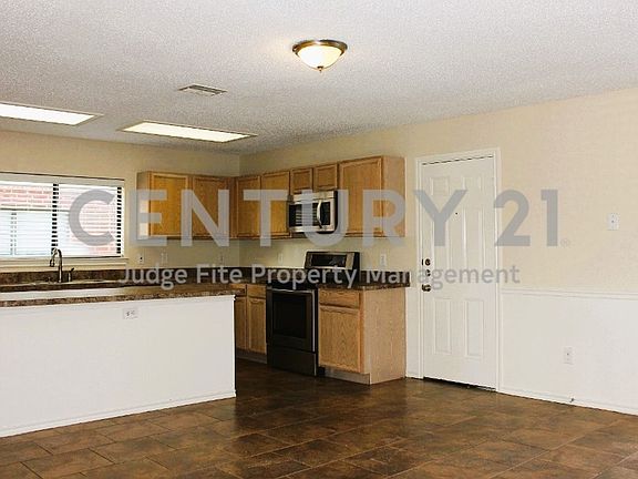 5th image of 301 Sandlewood Ln