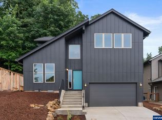 410 Adams Ave, Silverton, OR 97381