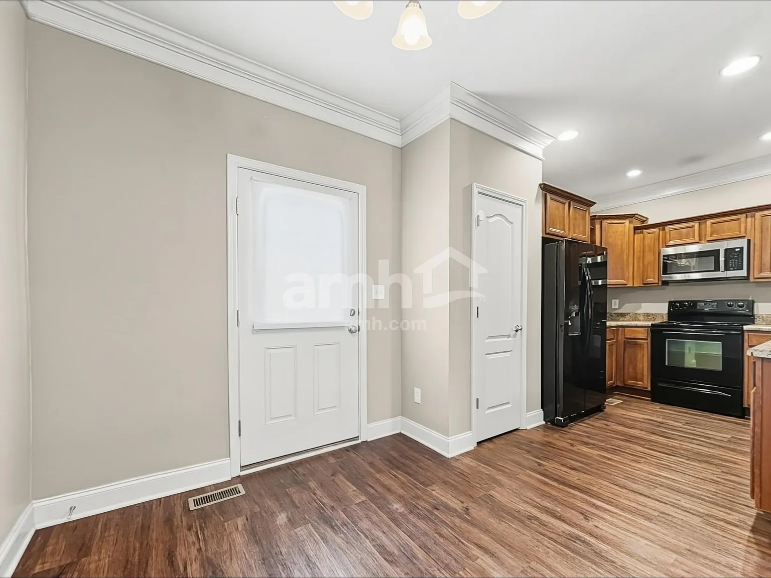 4 bed, 2.5 bath, 1775 sqft, $2,495 — Photo 4