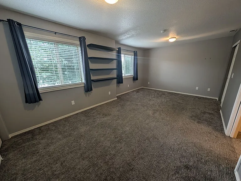 7302 Hayworth Ave NE — Photo 20