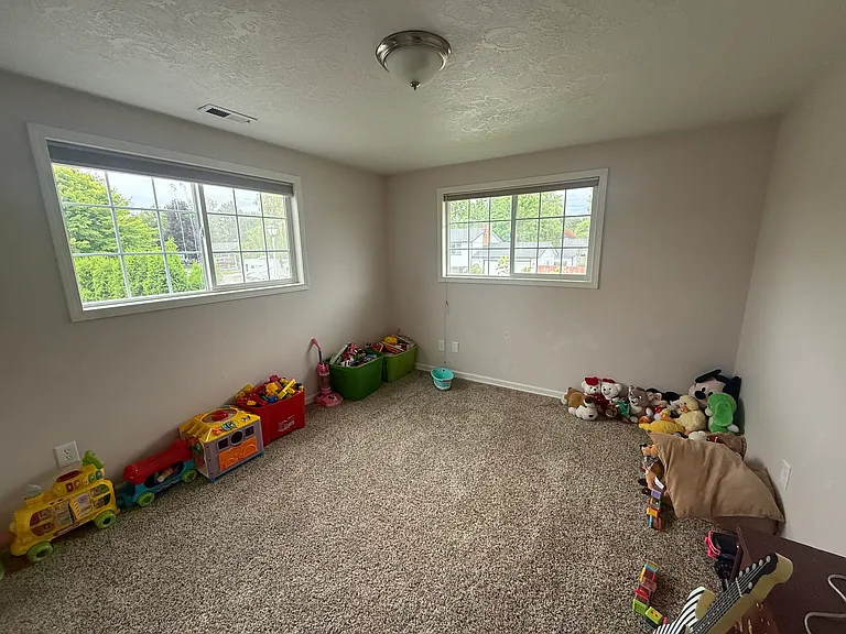 2307 S Best Rd — Photo 15