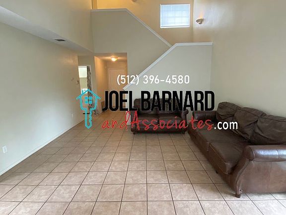 3rd image of 121/123 Crest Dr