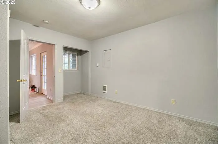2825 Columbia Blvd — Photo 13