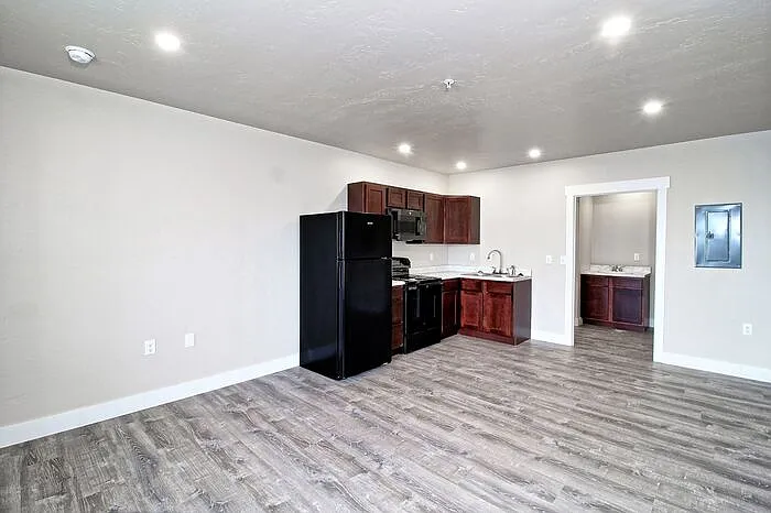 Studio, 1.0 bath, 300 sqft, $950 — Photo 2