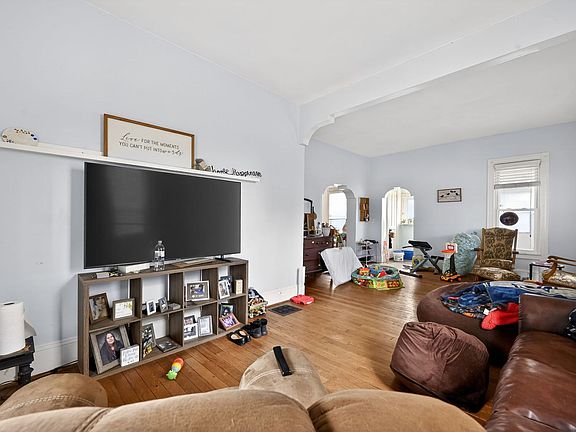 4th image of 1003 N Lee St