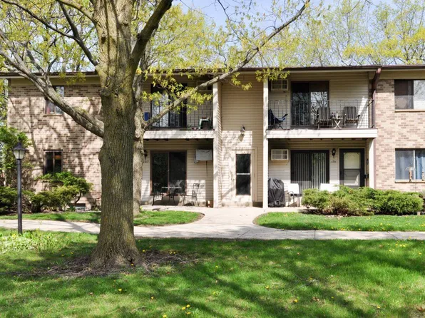 1715 S Coachlight Dr Unit C, New Berlin, WI 53151