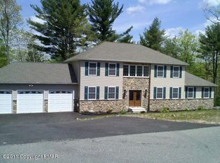 23 Peace Falls Rd, Bushkill, PA 18324