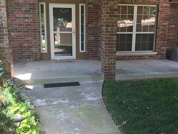4th image of 1316 SW 134th Ter