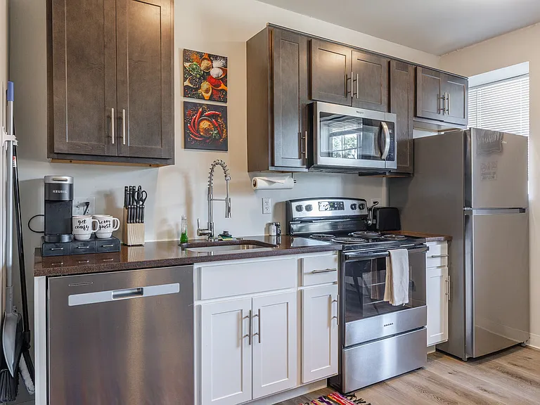 Bethune Lofts — Photo 9