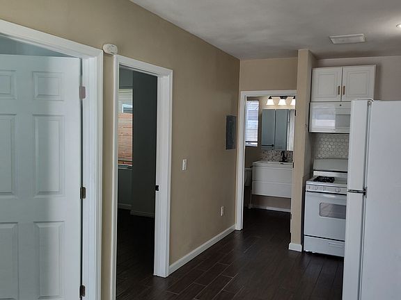 4th image of 984 Monserate Ave