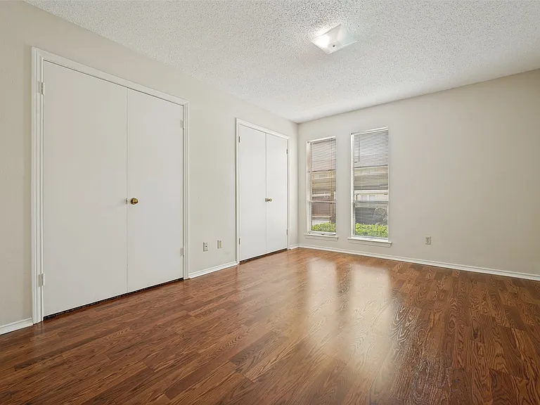 5838 Sandhurst Ln — Photo 7